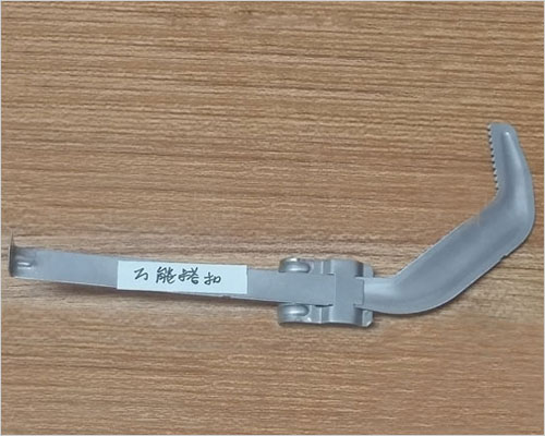 屋面瓦防風(fēng)扣-萬(wàn)用抗風(fēng)搭扣 萬(wàn)用抗風(fēng)搭扣適用于各種瓦型,規(guī)格及型號(hào).應(yīng)用靈活,安裝簡(jiǎn)便,固定效果優(yōu)異.