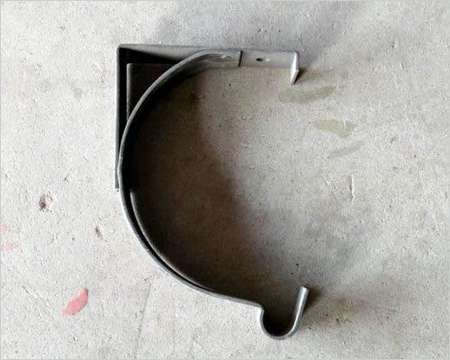 半圓托架 半圓托架一般采用平行弦桁架,其腹桿采用帶豎桿的人字形體系.