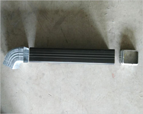 方形雨管 方形雨管以金屬為原材料,為建筑帶來(lái)了強(qiáng)烈的表現(xiàn)力,其發(fā)揮空間廣闊,可以根據(jù)不同的色彩進(jìn)行選擇.